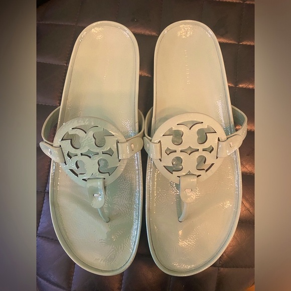 Tory Burch Miller Cloud Lug Patent Leather sandals in green with red soles - Picture 7 of 7